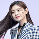 【PHOTO】EVERGLOW イロン、1人で久々に公の場に登場！「ソウルファッションウィーク」にソン・ソンユンらと出席