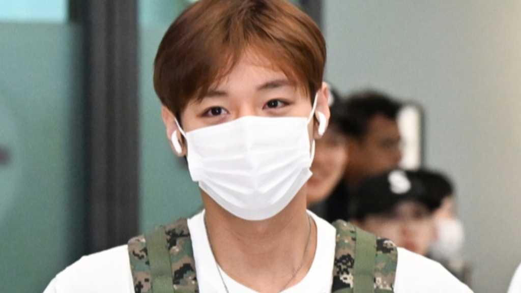 【PHOTO】Wanna One出身パク・ジフン、海外スケジュールを終えて帰国