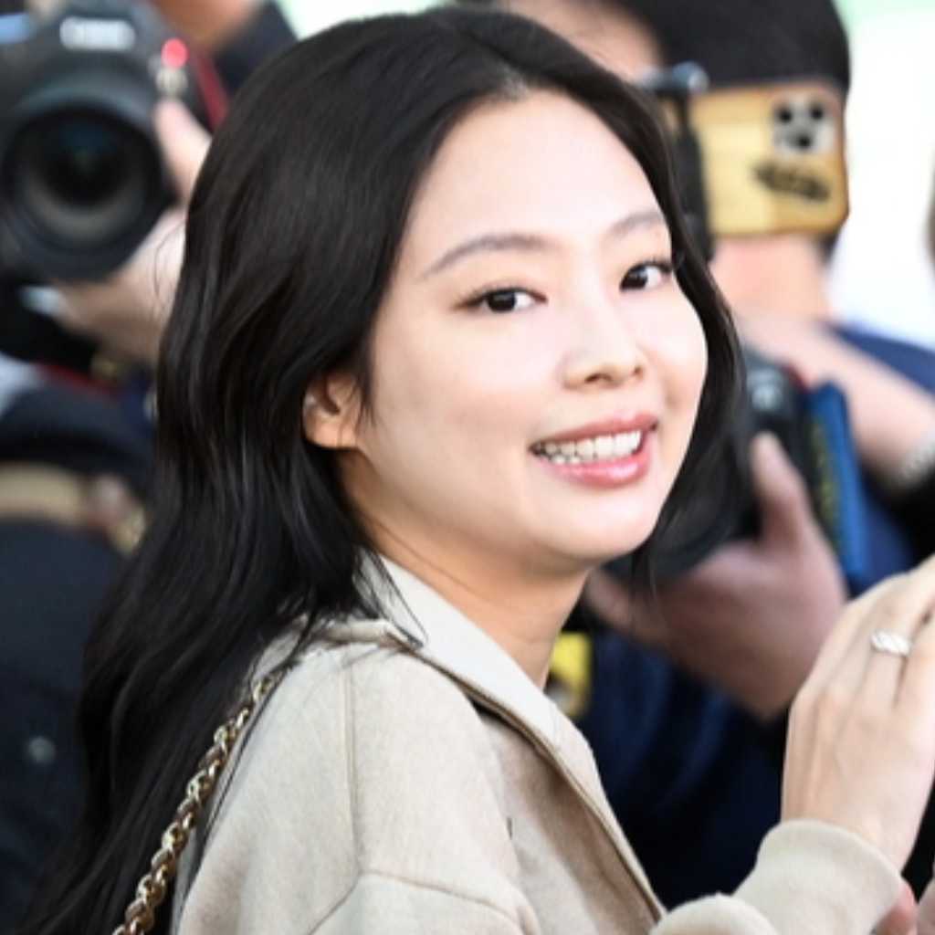 【PHOTO】BLACKPINK ジェニー、ファッションウィークに出席するためフランスへ出国（動画あり）