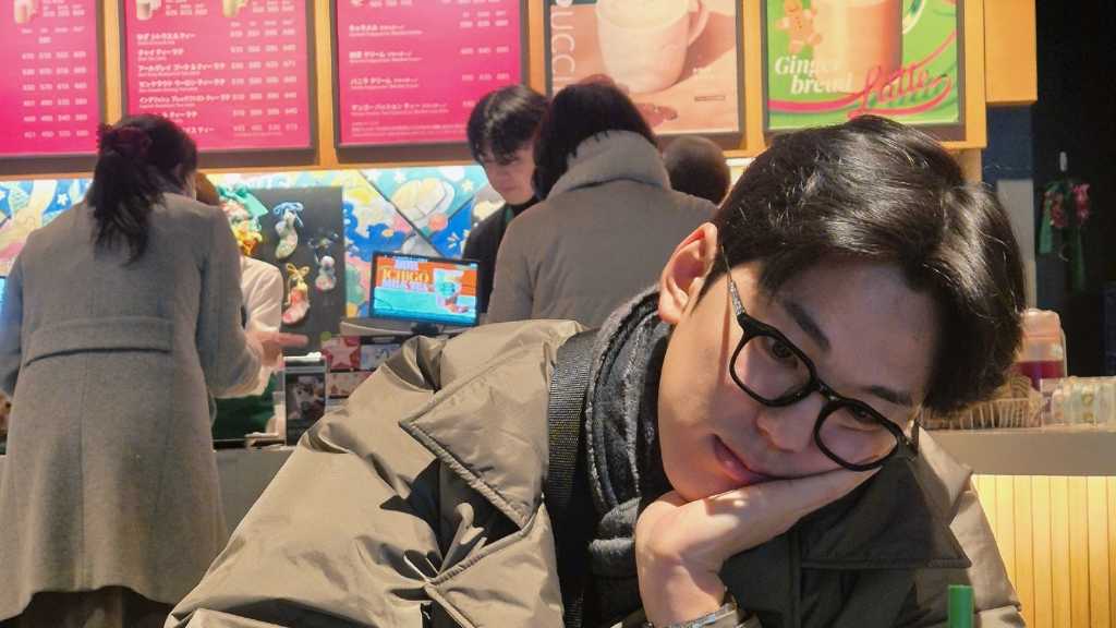 キム・ミンギュ、日本のスタバでくつろぐ姿も…近況ショットを続々公開