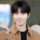 【PHOTO】ファン・イニョプ、ファンミーティングのためフィリピンへ出国…お茶目な笑顔（動画あり）