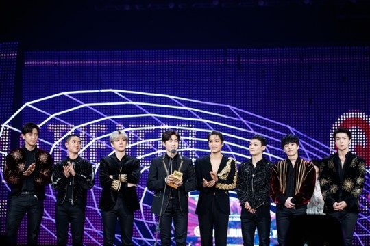 Exo 5年連続の大記録 2017 Mama 今年のアルバム賞を受賞 越えられない壁 Kstyle