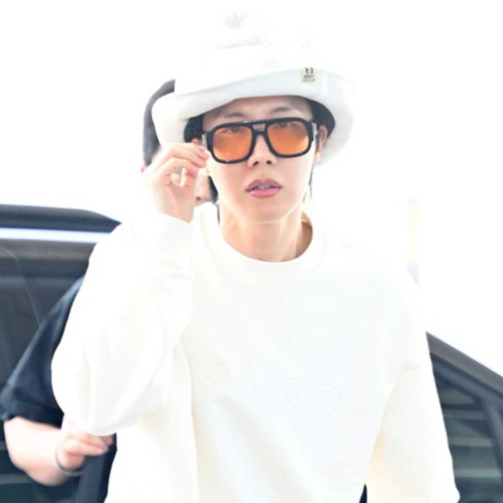 【PHOTO】BTSのJ-HOPE、ファッションショーのためフランスへ出国（動画あり）
