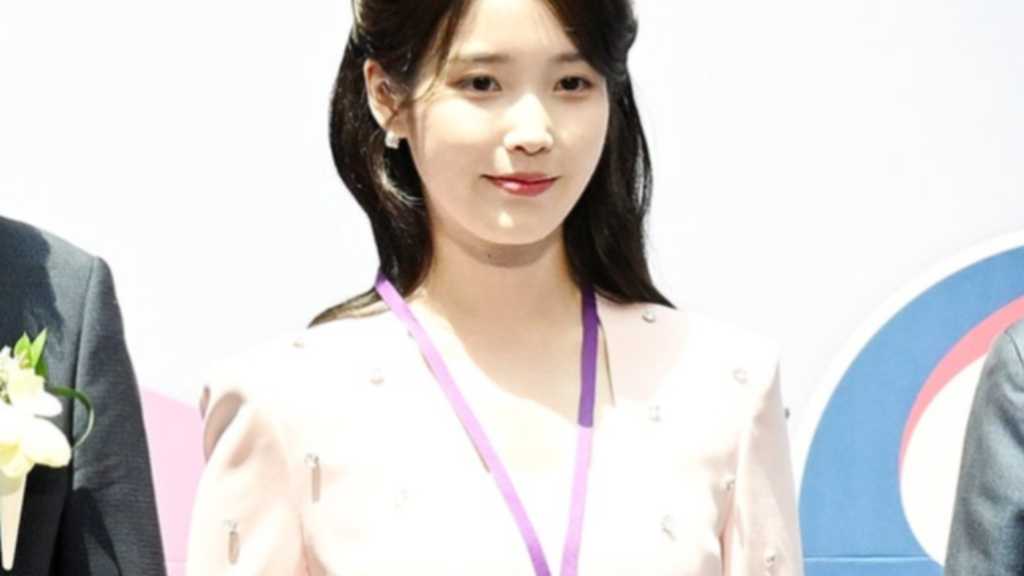【PHOTO】IU、仁川空港の税関広報大使に抜擢！就任式に参加（動画あり）