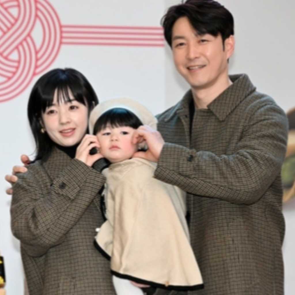 【PHOTO】シム・ヒョンタク&日本人妻サヤさん、息子ハルくんと広報大使を務めるイベントに登場!