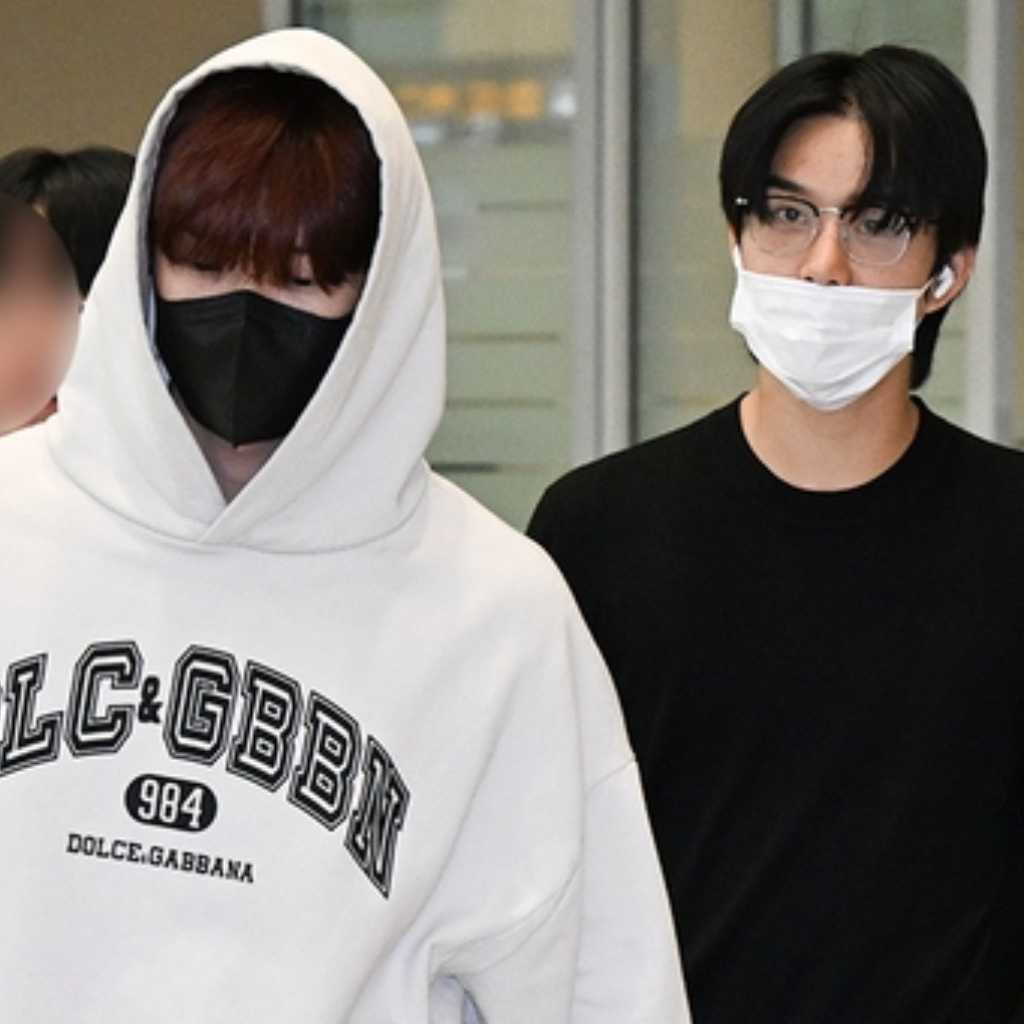 【PHOTO】NCT ドヨン&ジョンウ、海外スケジュールを終えて帰国