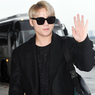 【PHOTO】ジュンス、コンサートのため日本へ出国…手を振って挨拶（動画あり）