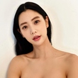 クララ、近況写真で見せたセクシーな胸元に視線釘付け…引き締まった美ボディを披露