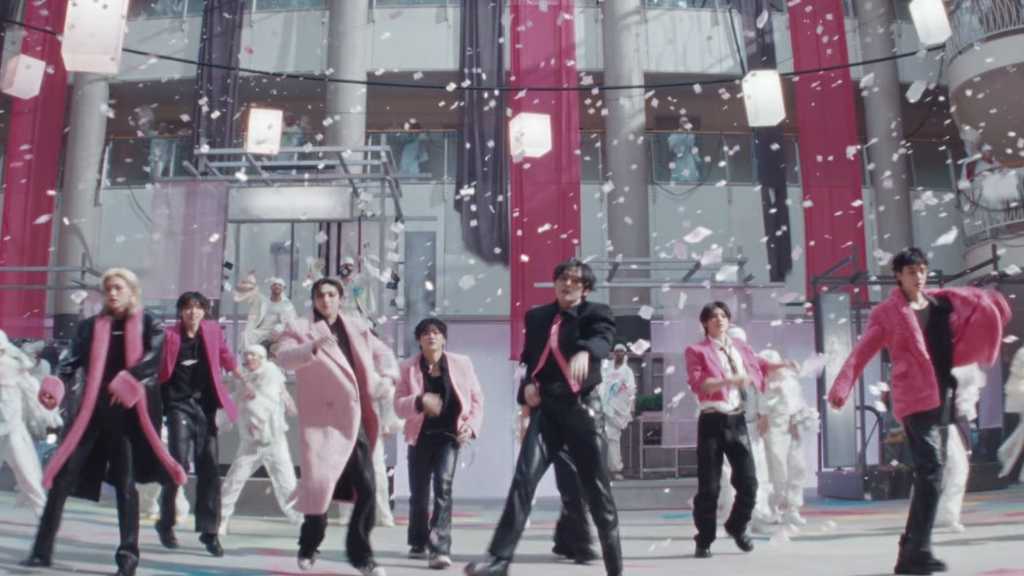 Stray Kids、ダブルタイトル曲「Do It」MV公開…一糸乱れぬダンスで魅了