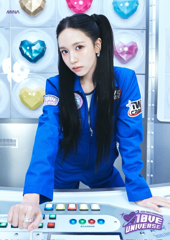 TWICE、10周年記念ファンミーティングの個人ポスターを公開…チケットは