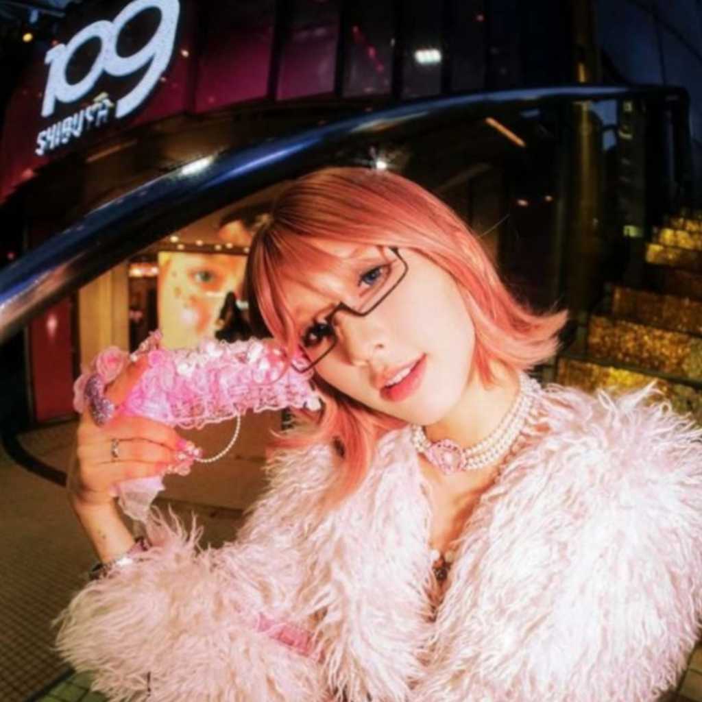 キム・ジンギョン、妊娠中に渋谷でギャル体験！衝撃的なビジュアルが話題