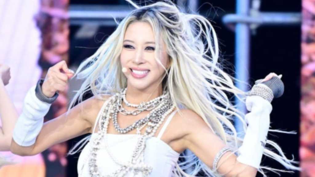 Dawon from Cosmic Girls and BE'O performed at the 2025 Supermodel Contest, celebrating Dawon's first solo win on 'THE SHOW'.