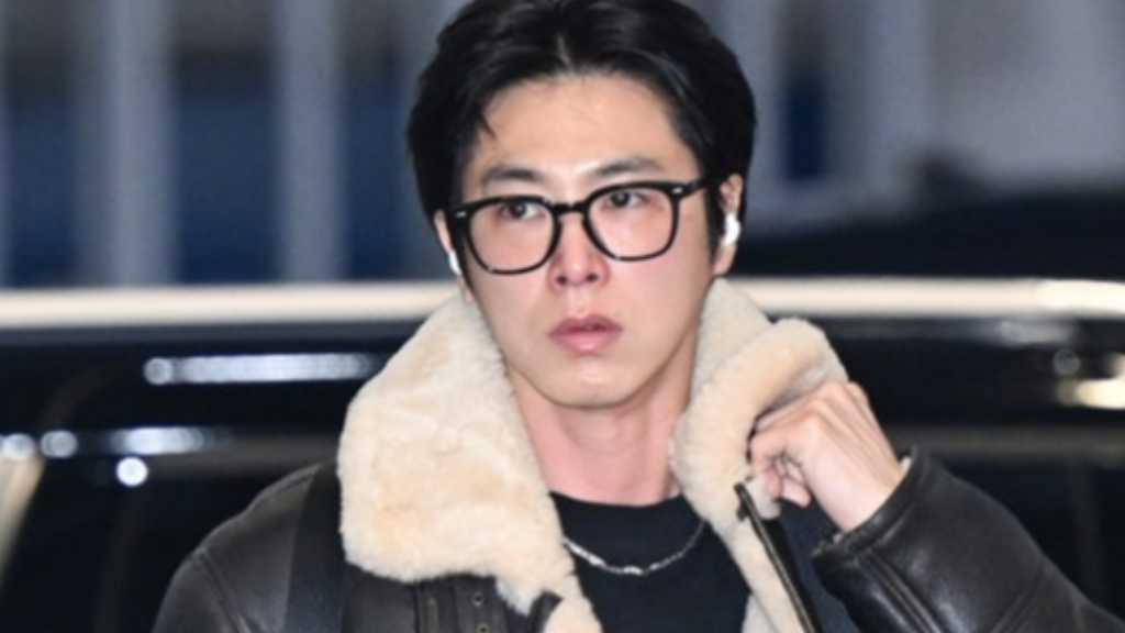 東方神起のユンホが海外スケジュールのため仁川国際空港を出国。