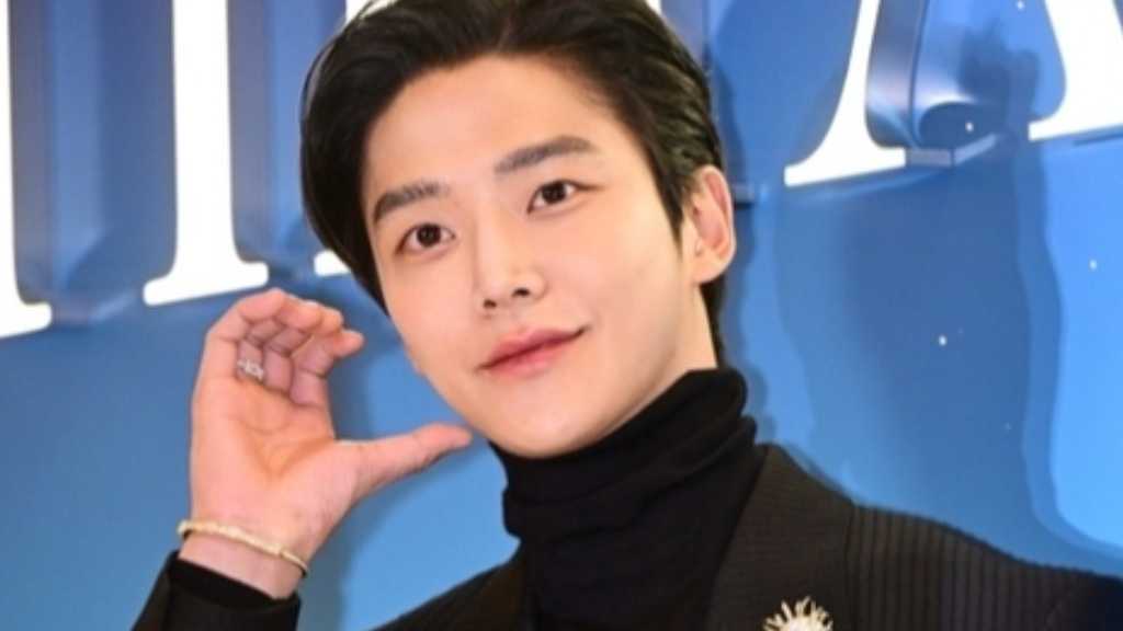 SF9's Rowoon can join the production event for Disney+ drama 'Daku' due to a delay in his military enlistment scheduled for October.