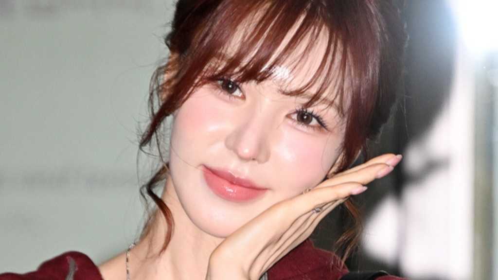 Wendy from Red Velvet flew to Taiwan for the '7-ELEVEN SAKURA FESTIVAL' and surprised fans at a wedding after 12 years of friendship.