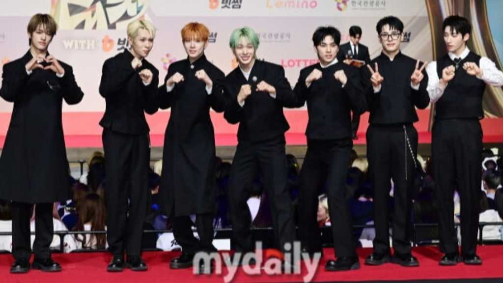 NEXZ appeared on the red carpet for the 2025 SBS Music Awards, featuring 36 artists including TVXQ, NCT, Stray Kids, and more.