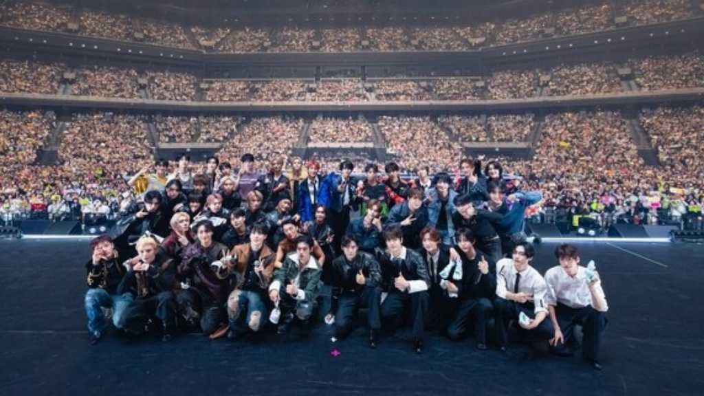 Kアリーナ横浜で開催された音楽フェス「The Performance」にATEEZやRIIZEなどが出演。多彩なパフォーマンスで会場は熱気に包まれた。