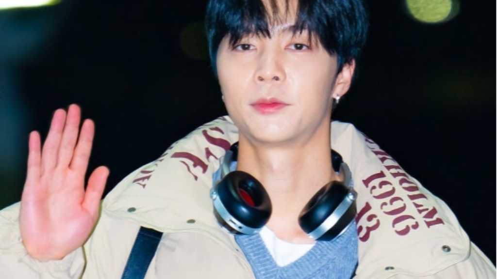 NCT's Johnny left for an overseas schedule from Incheon Airport. Doyoung and Jungwoo revealed their shaved heads before joining the army.