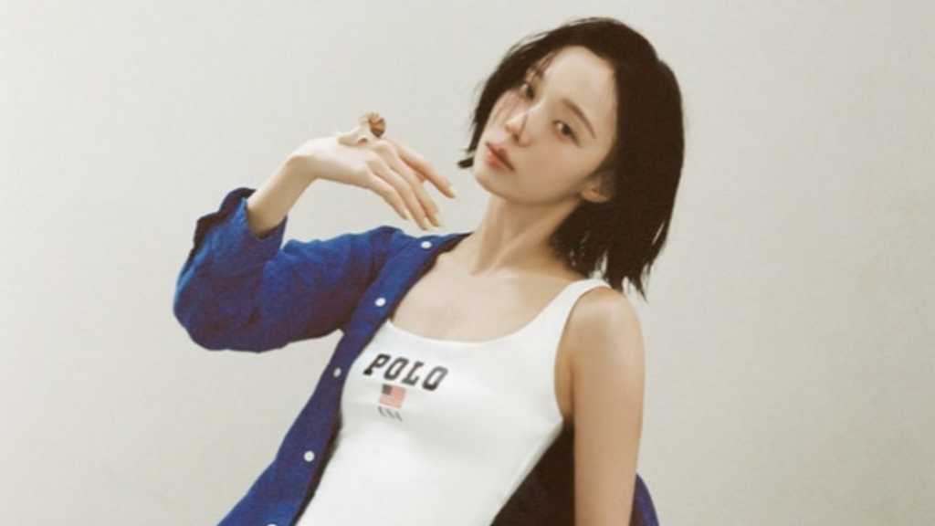 WINTERが「Esquire」4月号の表紙を飾り、Polo Ralph Laurenとのコラボで多彩な魅力を披露。ワールドツアーの楽しさやファンとの絆について語った。