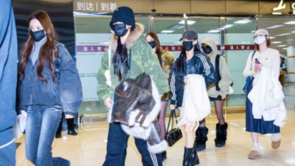 K-POPグループiznaが「2025 MUSIC BANK GLOBAL FESTIVAL IN JAPAN」を終え、金浦国際空港から帰国した。