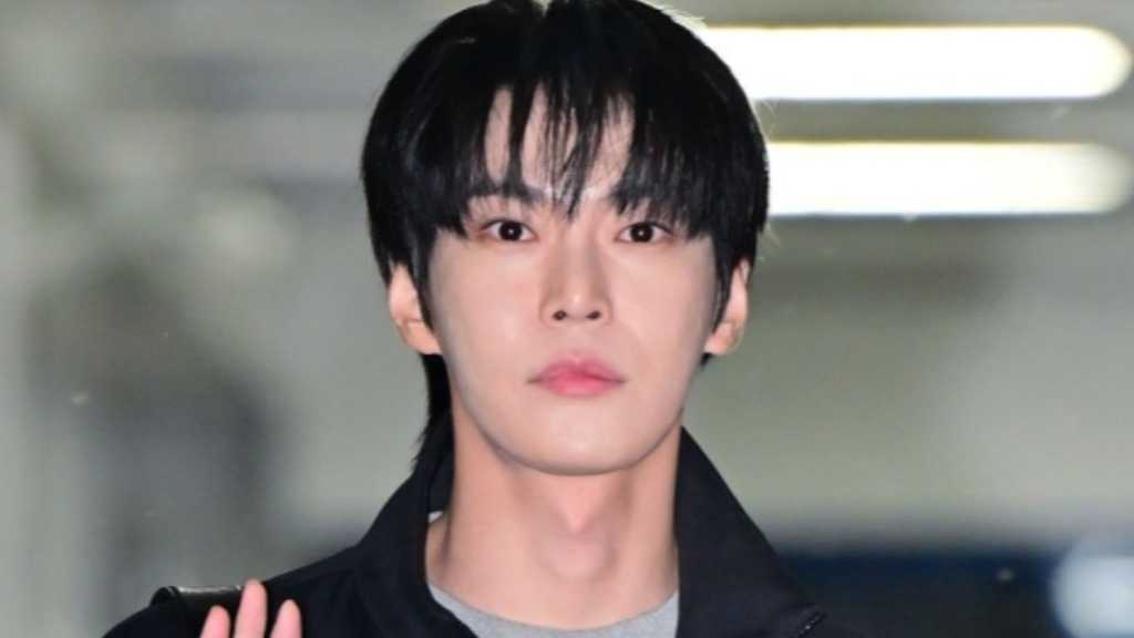 PHOTO】NCT ドヨン、ファッションイベントのため香港へ出国 - Kstyle