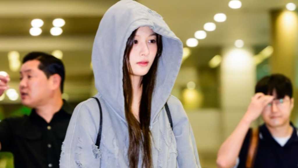 NMIXX arrives in Korea after performing at TMA 2025 in Macau, while preparing for their comeback with the album 'Blue Valentine'.