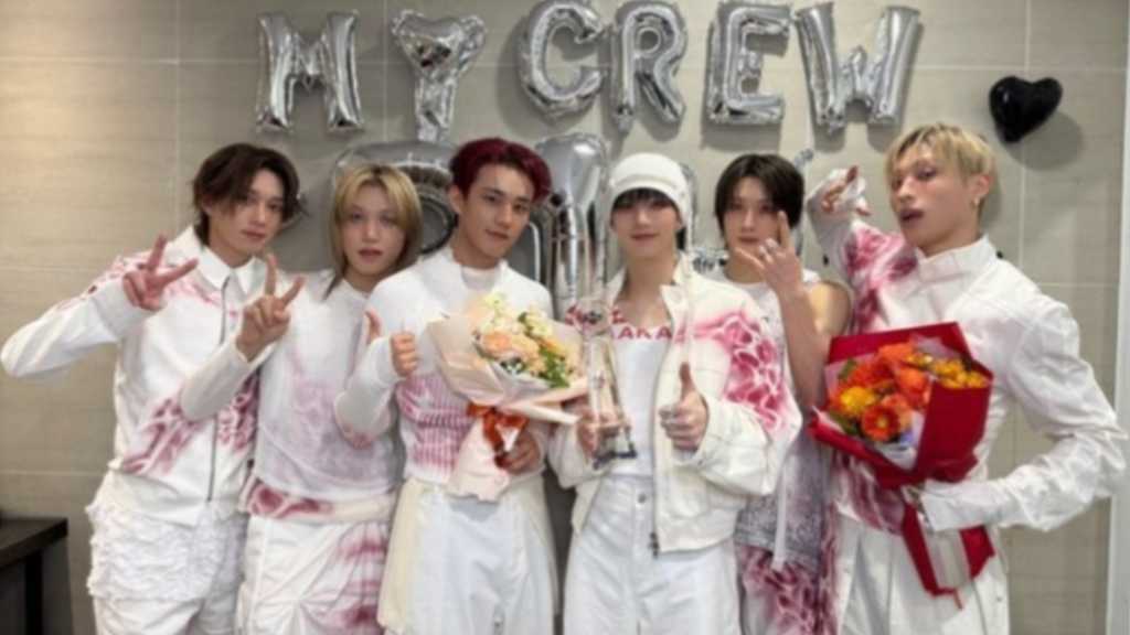 P1Harmonyが音楽番組で2冠を達成。「UNIQUE」で1位を獲得し、ファンに感謝の意を表した。