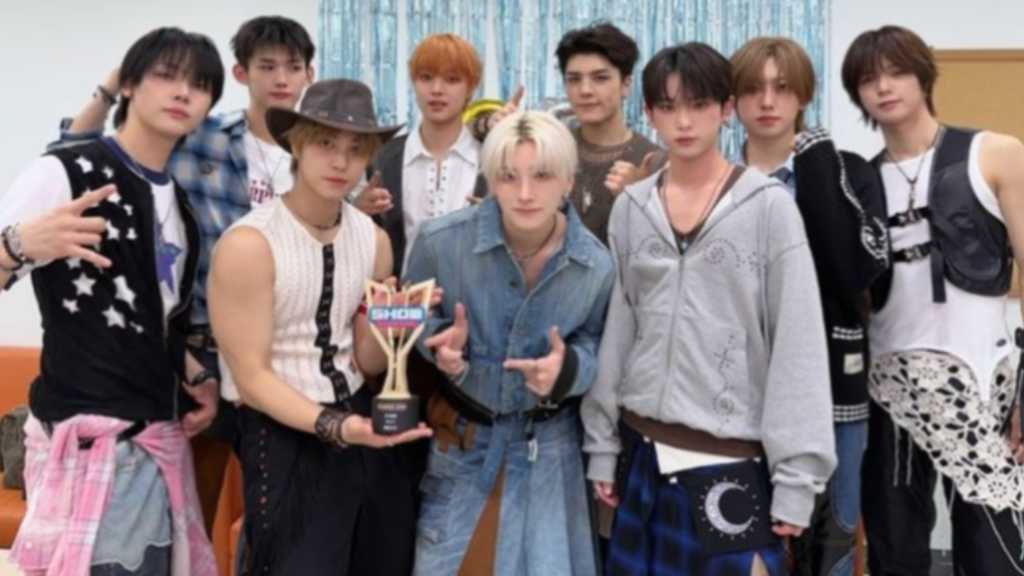 ＆TEAMが日本3rdミニアルバム「We on Fire」で韓国音楽番組1位を獲得。ファンの力を実感し、アジアツアーや大規模コンサートも控えている。