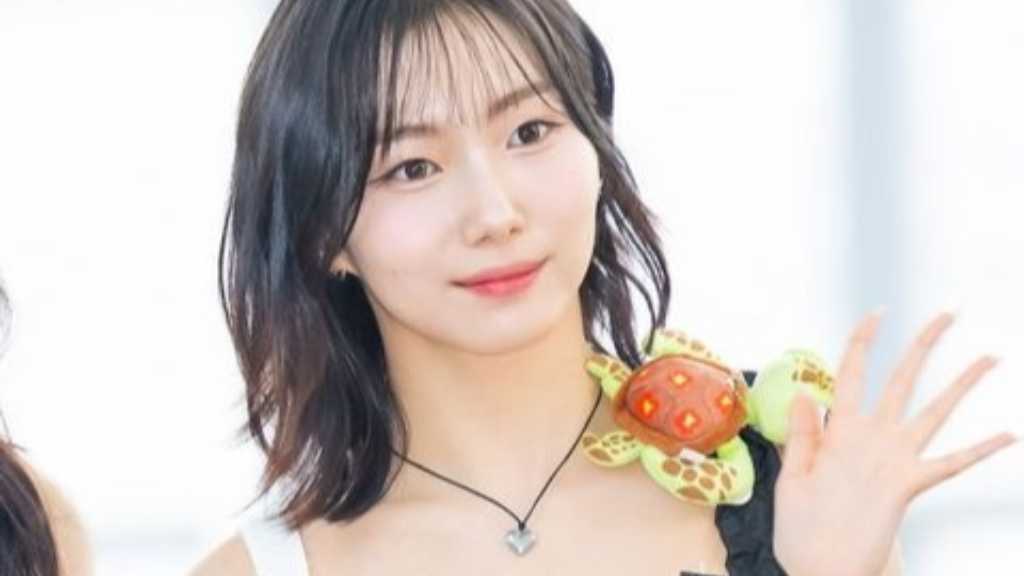 Yongun of Kep1er announces departure, expresses gratitude to fans, and promises to grow as an individual in a heartfelt message.