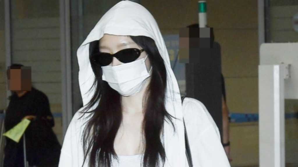 Taeyeon from Girls' Generation and Irene from Red Velvet returned to Incheon after performing at 'THE K SHOWTIME 2025' in Vietnam.