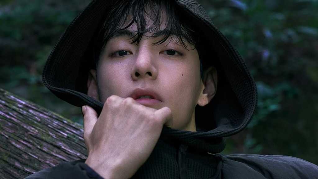 BTSのVがアウトドアブランド「Snow Peak Apparel」の新モデルに抜擢され、期待が高まっている。