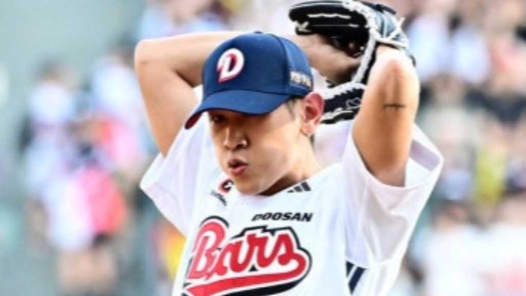At the KBO game on the 16th, CRUSH threw the first pitch, while BTS and other stars donated to support victims of wildfires in Korea.