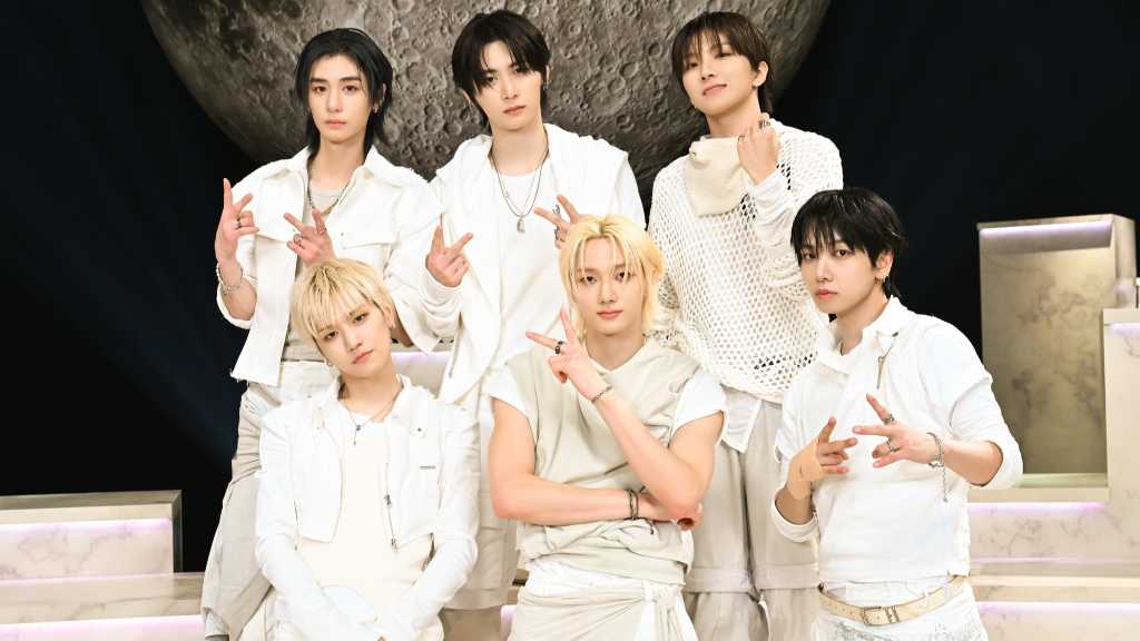 BOYNEXTDOORが音楽番組に登場。親しみやすさと自然体が魅力で、幅広い世代に支持されている。
