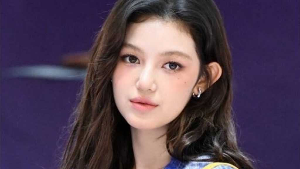 NewJeansのダニエルがADORを相手に約431億ウォンの損害賠償訴訟を提起。ADOR側の弁護士5人が辞任し、裁判の進行が注目されている。