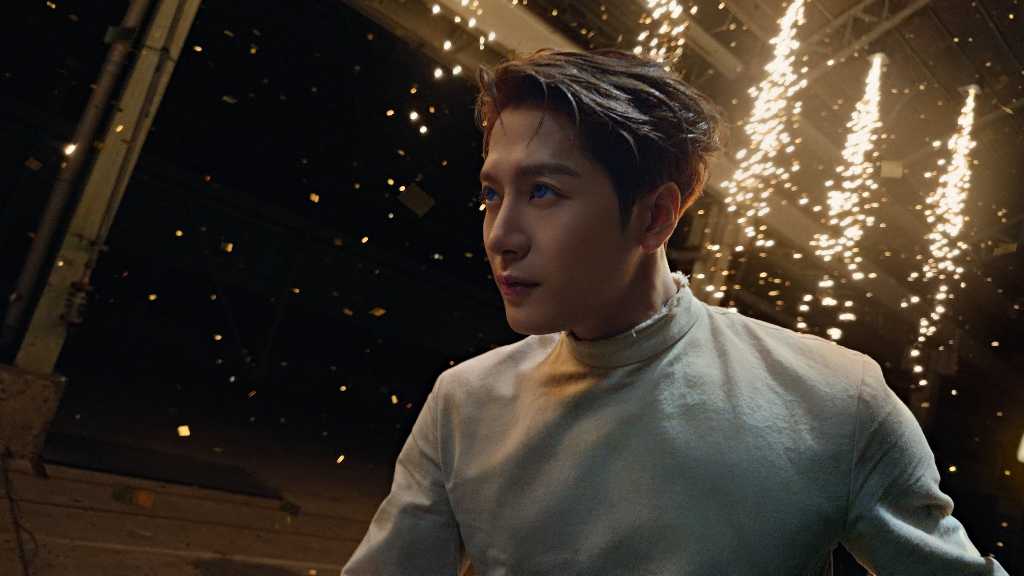GOT7のジャクソンがAppleと提携し、iPhone 17 Proで撮影した新曲「Let Loose」をリリース。成功したアルバムに続くツアーも開始。