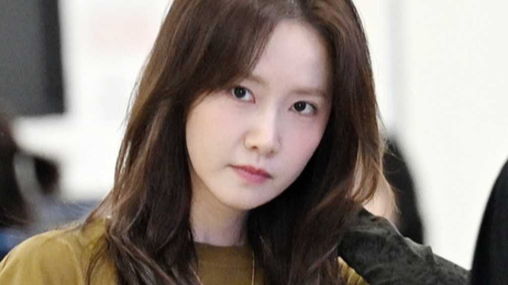 YoonA of Girls' Generation returns from her fan meeting in Yokohama, revealing her thoughts on balancing idol and acting careers.
