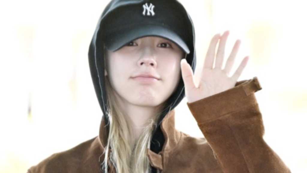 On the afternoon of the 24th, i-dle's Miyeon departed through Incheon International Airport for an overseas schedule.