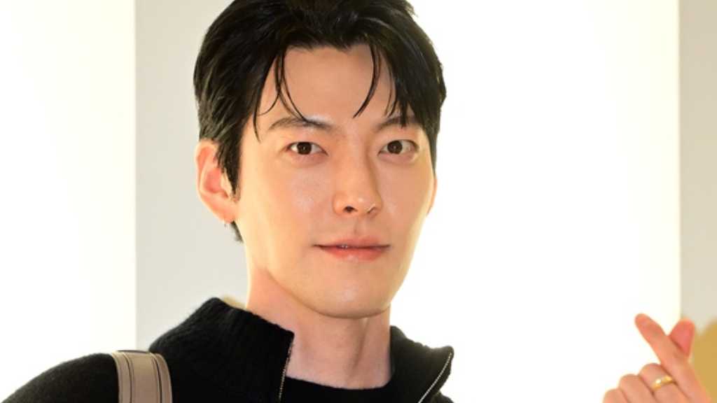 ALOのポップアップストアオープンイベントにキム・ウビンらが出席。EXOのディオは友人の結婚式で祝歌を歌う予定だったが、出演のため叶わず。