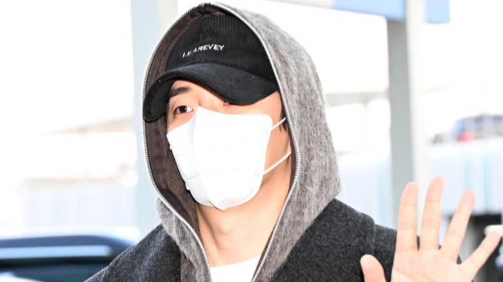 2PMのジュノが誕生日を祝うファンミーティングのためタイへ出国。新曲を初披露し、ファンが保護施設に寄付も。