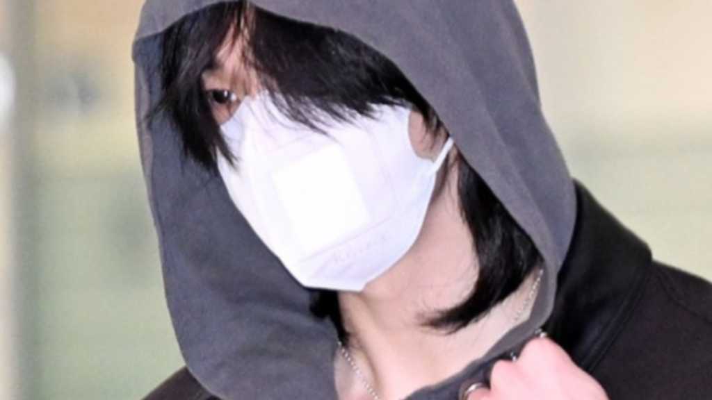 Stray Kids' Hyunjin arrived in Korea after overseas schedules, having attended the Dior fashion show in France with SEVENTEEN's Mingyu.