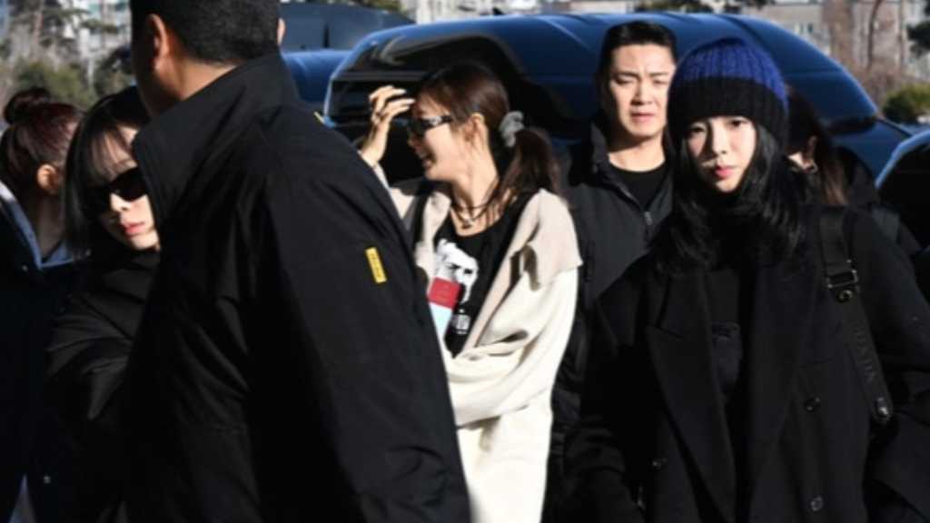 aespaが「第76回NHK紅白歌合戦」に出場するため、日本へ出国。NINGNINGはインフルエンザに感染し、3人でパフォーマンス。