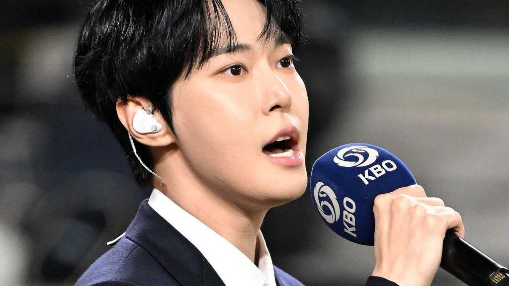 Doyoung from NCT performed the national anthem at a KBO game. He and Jungwoo announced their military enlistment on December 8.