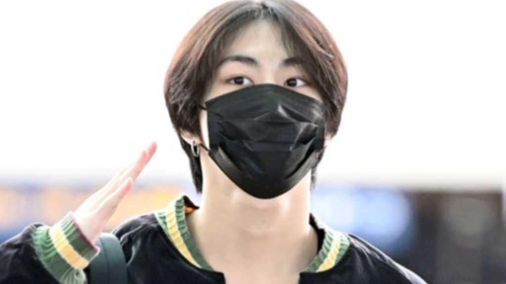 ENHYPEN flew to Jakarta for the Sector K music festival. They recently drew 646,000 fans on their world tour and announced new performances.