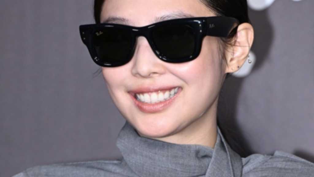 BLACKPINK's Jennie attended the opening of Ray-Ban's first pop-up store in Seoul, sharing a tourism campaign video and news about her office move.