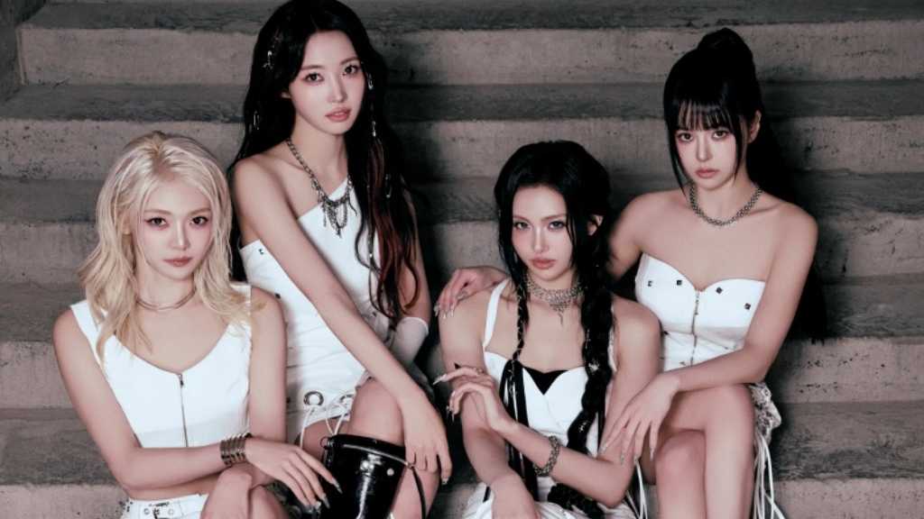 EVERGLOWが約2年ぶりに4thミニアルバム「CODE」をリリース。カムバックプロモーションが始まり、期待が高まっている。