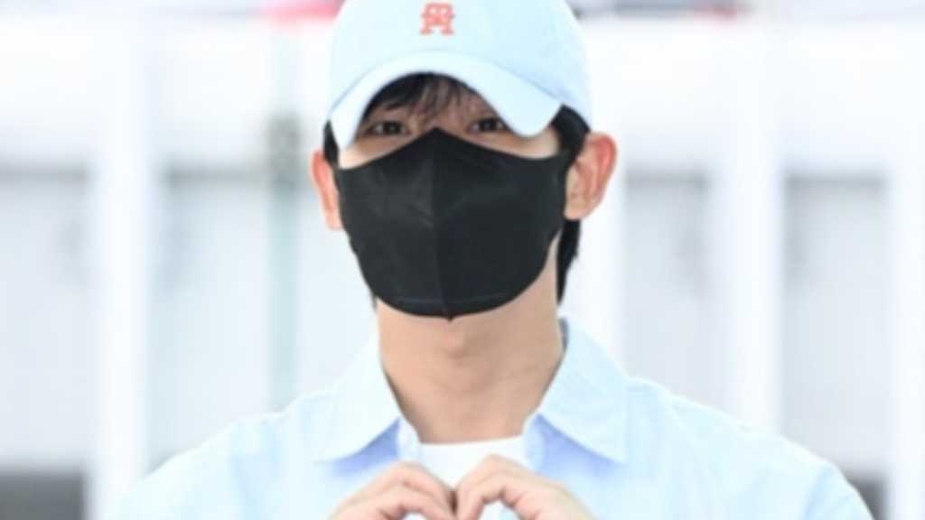 Jung Hae-in departs for Thailand for overseas schedule; a fan meeting in Japan is confirmed for September 20. Fans rejoice!