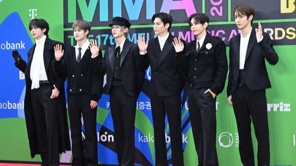 RIIZE appeared on the red carpet at the MMA 2025 in Seoul, a major K-POP awards event showcasing artists' achievements.