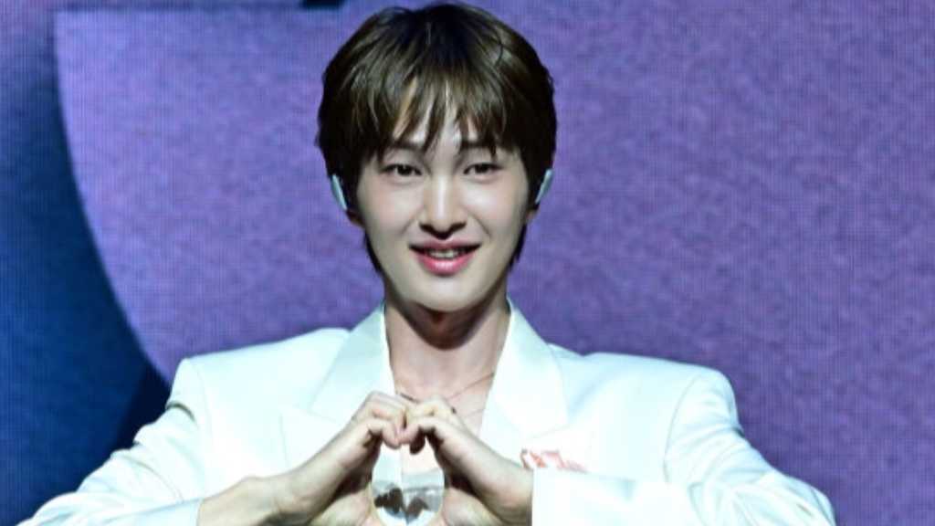 SHINee’s Onew will make a comeback on October 20 with his first single album, “Illusion,” featuring three title tracks.