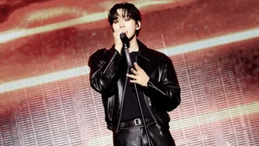 Juno's birthday fan meeting featured new songs and heartfelt messages, delighting fans with performances and special moments.