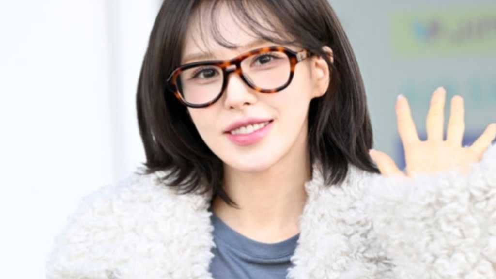 Wendy from Red Velvet departs for Malaysia for her first solo world tour, starting in Seoul on September 20, 2025.